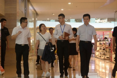 廣東歌舞劇院創作室編導、國家一級導演黃盈到河源市商業中心考察指導