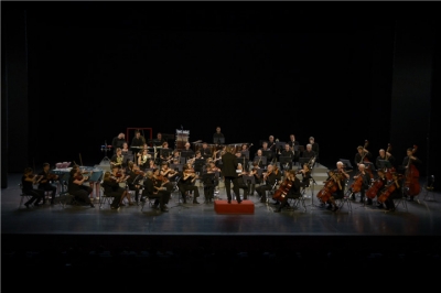 堅基演藝丨一場“看得見”的音樂盛宴點亮金秋，奏響悠揚完美旋律